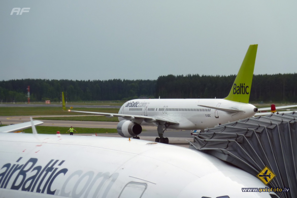Boeing 757-256