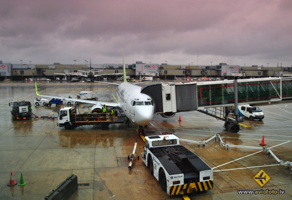 Boeing 737-33V
