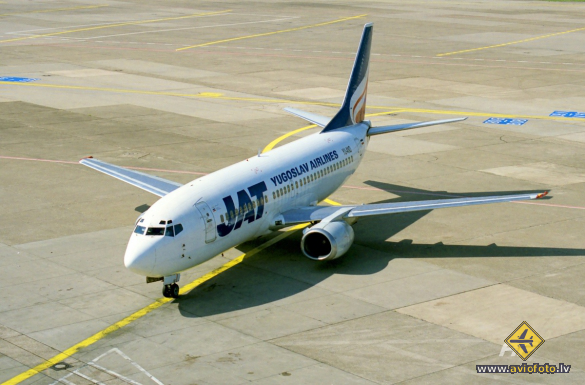Boeing 737-3H9