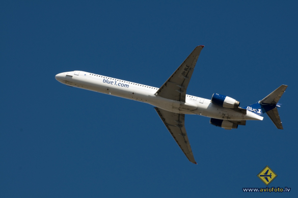 McDonnell Douglas MD-90-30