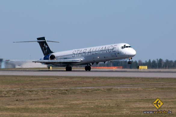 McDonnell Douglas MD-90-30