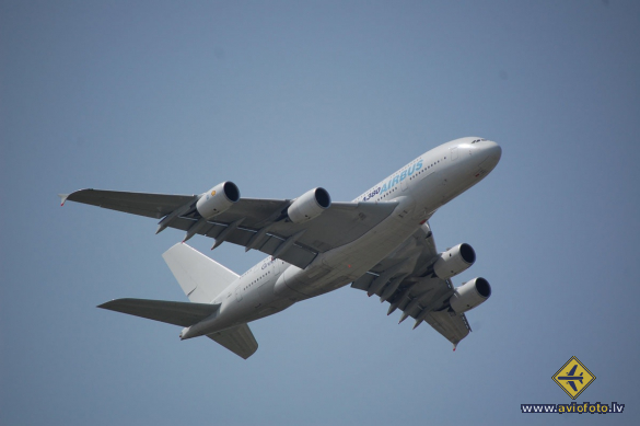Airbus A380-841