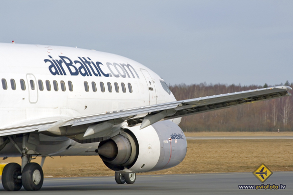 Boeing 737-548