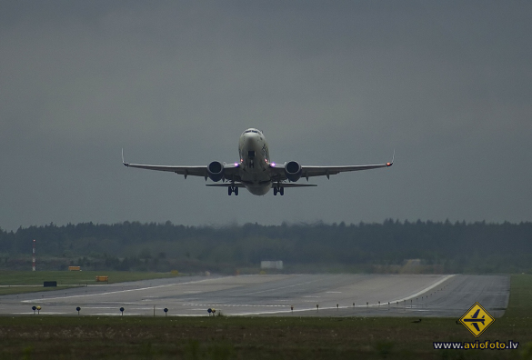 Boeing 737-76N
