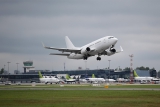 Boeing 737-548
