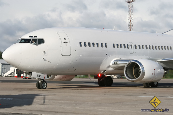 Boeing 737-548