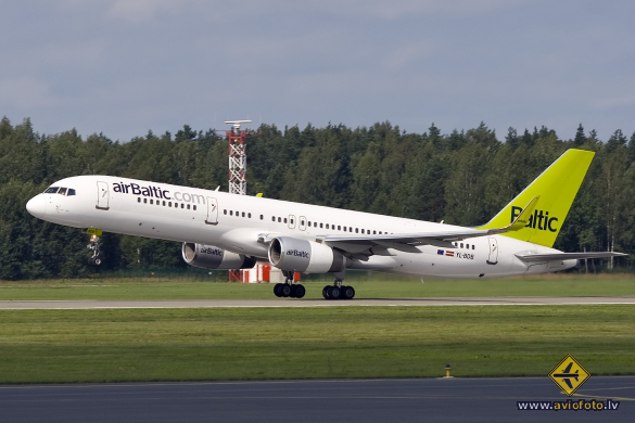 Boeing 757-256