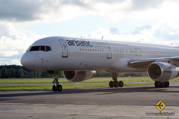 Boeing 757-256