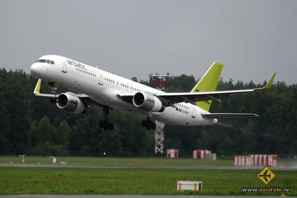 Boeing 757-256