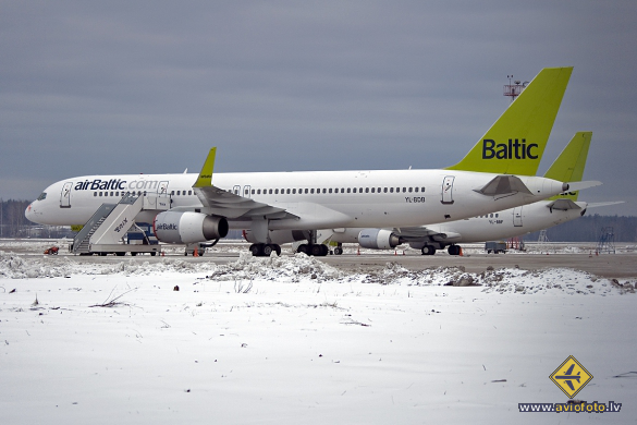 Boeing 757-256