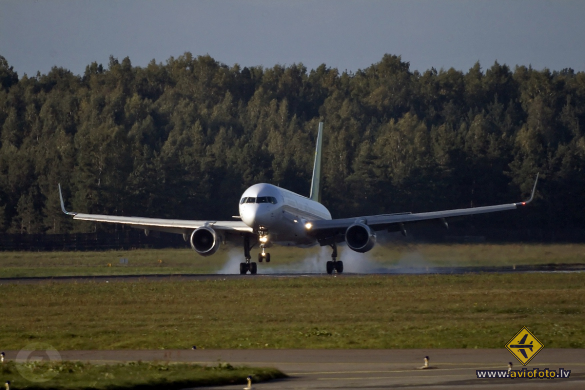 Boeing 757-256