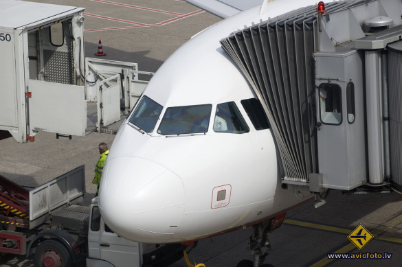 Airbus A320-214