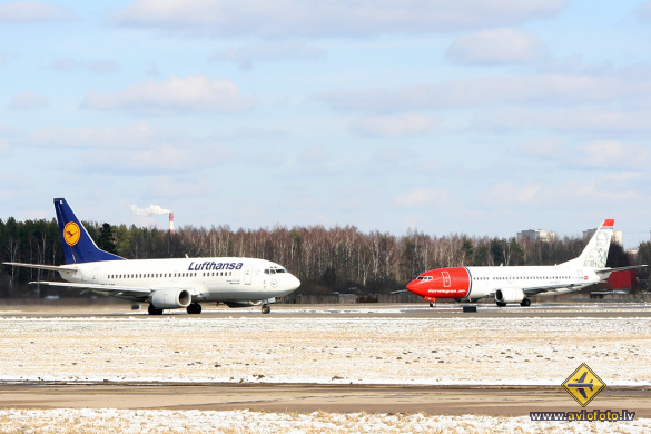 Boeing 737-530