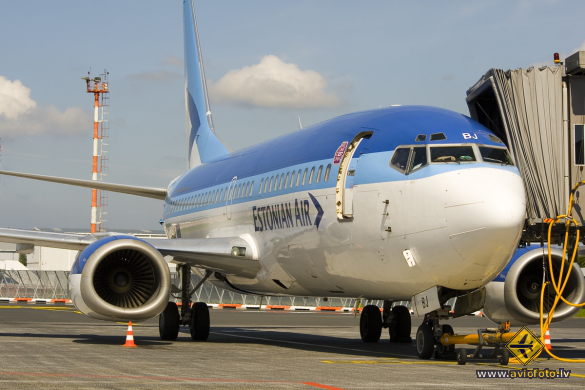 Boeing 737-33R