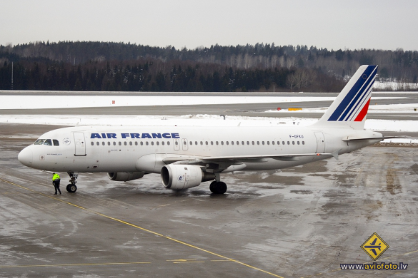 Airbus A320-211