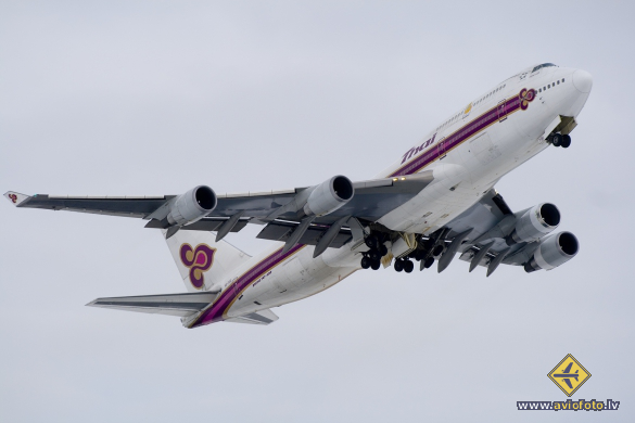 Boeing 747-4D7