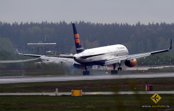 Boeing 757-256