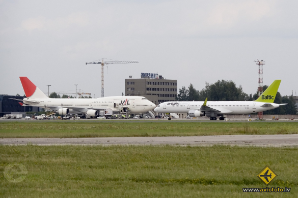 Boeing 747-446