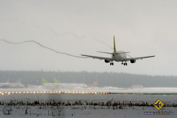 Boeing 737-505