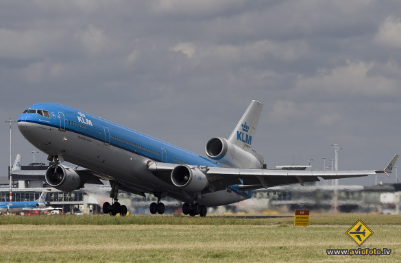 McDonnell Douglas MD-11