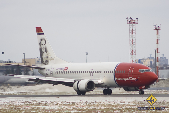 Boeing 737-3M8