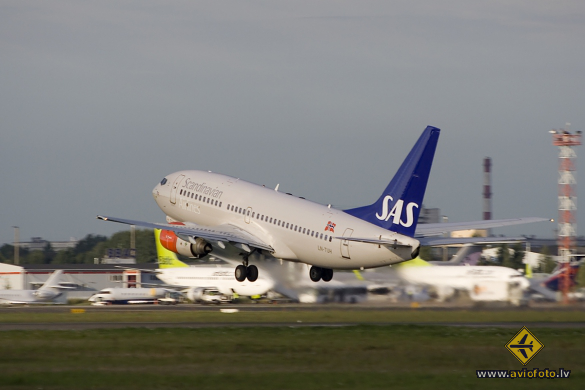 Boeing 737-705