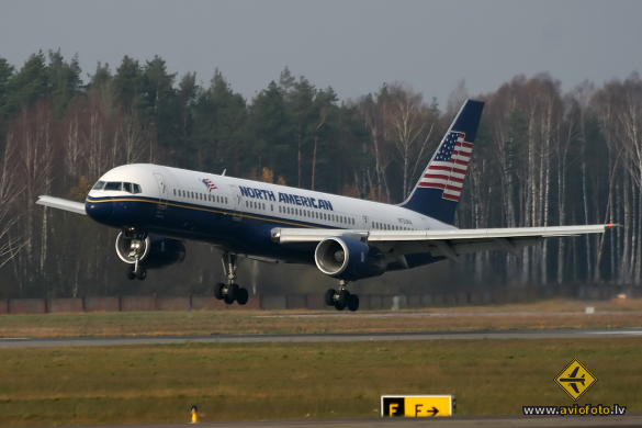 Boeing 757-28A