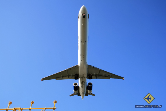 McDonnell Douglas MD-90-30