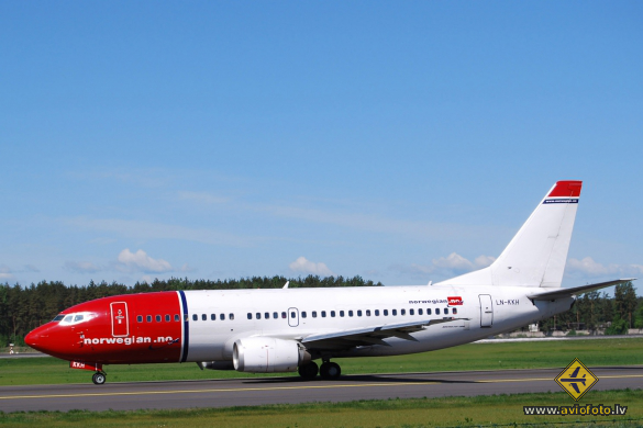Boeing 737-3K2