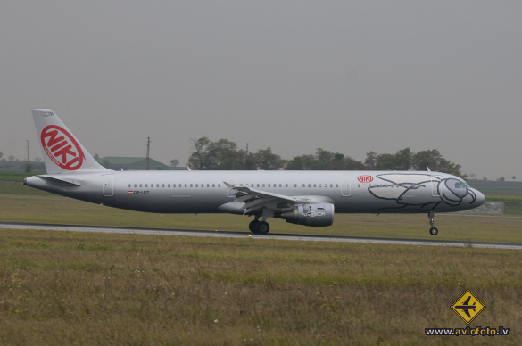 Airbus A321-211