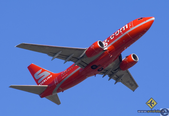 Boeing 737-7L9