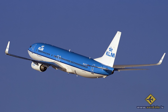Boeing 737-8K2