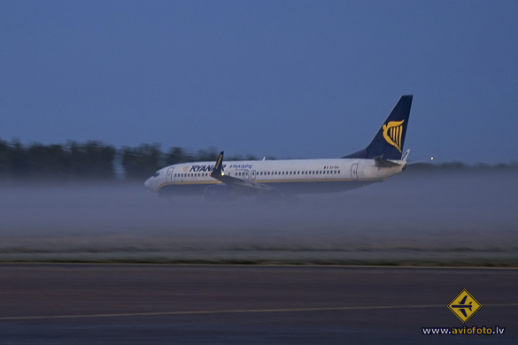 Boeing 737-8AS