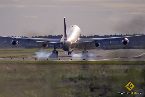 Airbus A340-313X