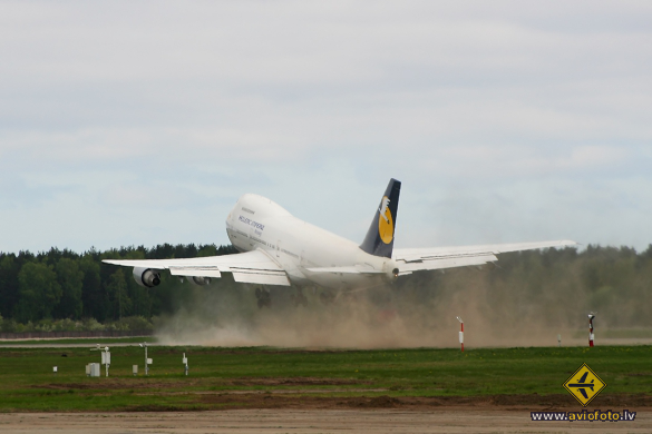 Boeing 747-230B