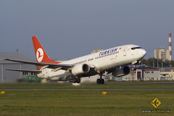 Boeing 737-8F2