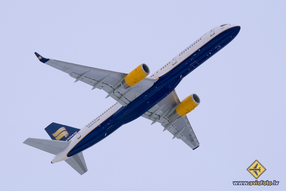 Boeing 757-256