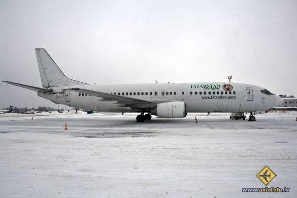 Boeing 737-4D7