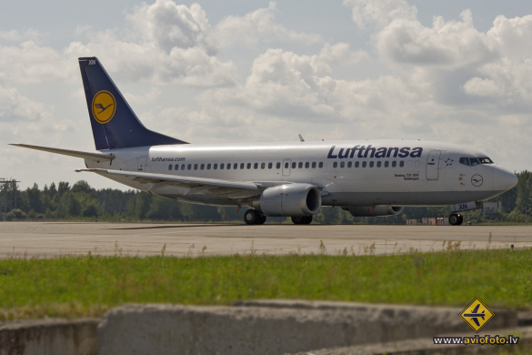 Boeing 737-330
