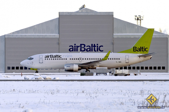 Boeing 737-33V