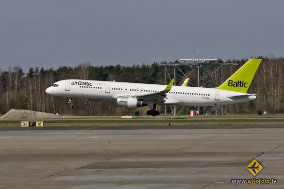 Boeing 757-256