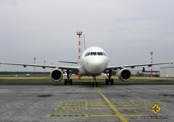 Airbus A320-211