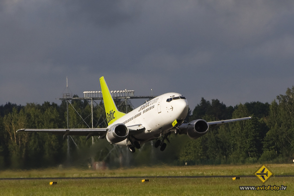 Boeing 737-505