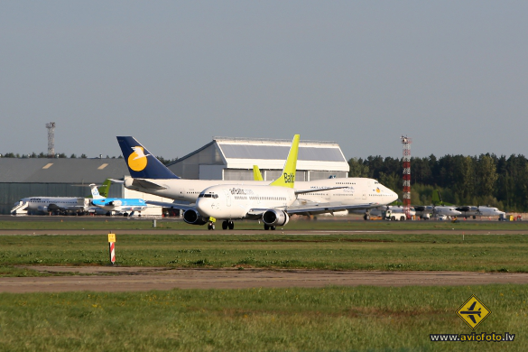 Boeing 737-53S