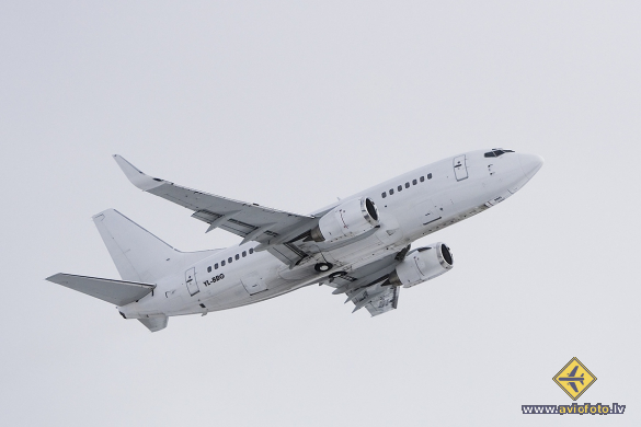 Boeing 737-548