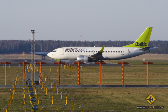 Boeing 737-36Q
