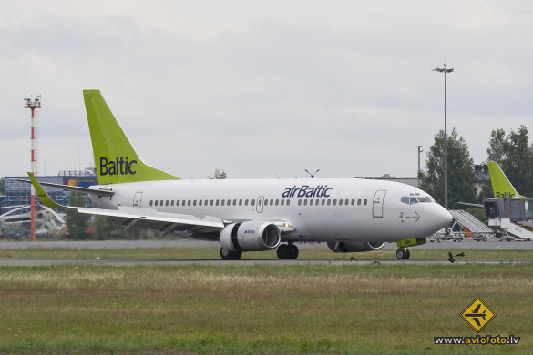 Boeing 737-33V