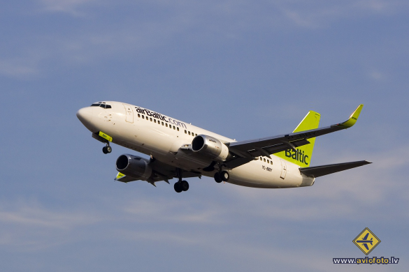 Boeing 737-36Q
