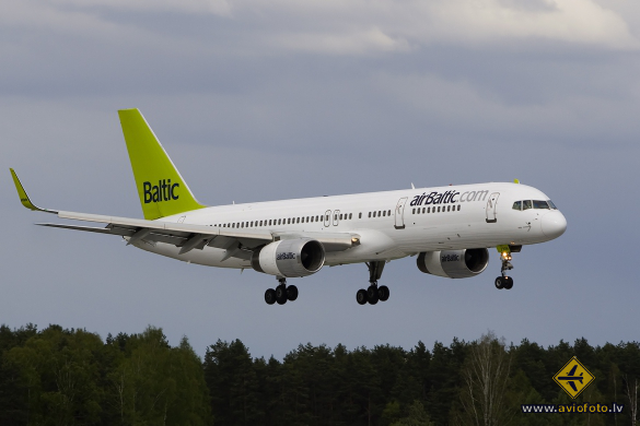 Boeing 757-256
