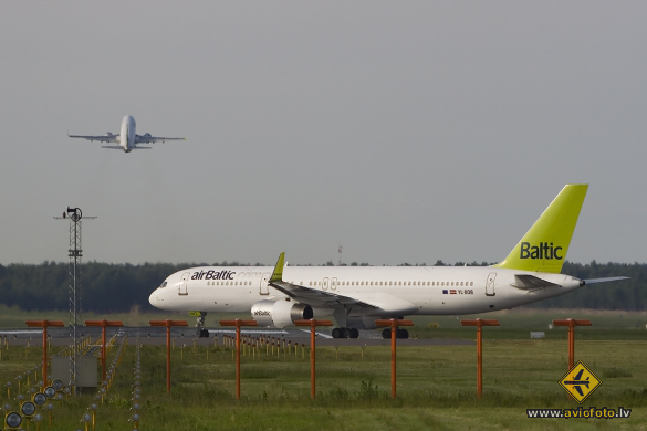 Boeing 757-256